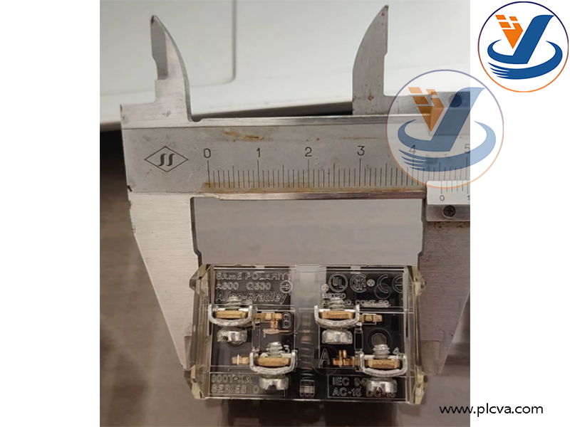 Allen‑Bradley 800T‑XA, 800T Series 30 mm Shallow‑Style Contact Block (1NO+1NC, Screw Terminals)